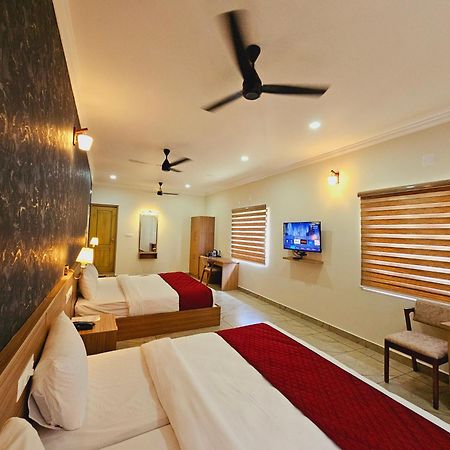 Esaa Airport Hotel Kochi Kültér fotó