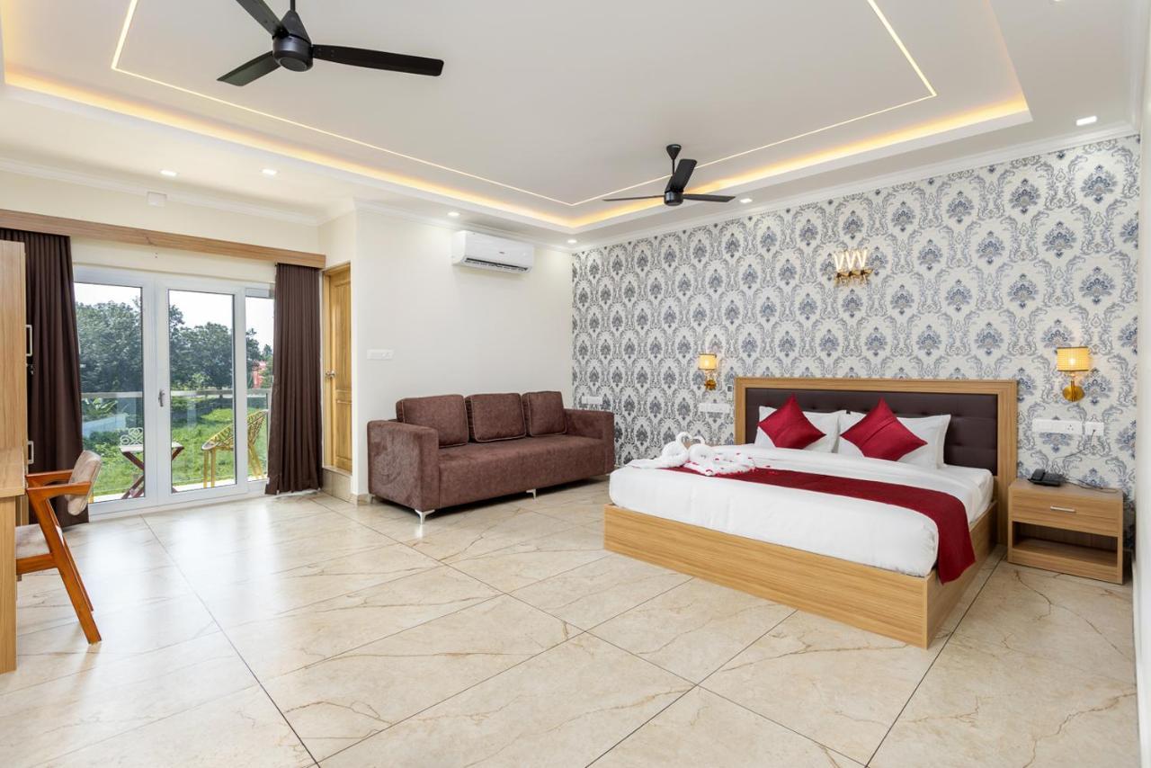 Esaa Airport Hotel Kochi Kültér fotó
