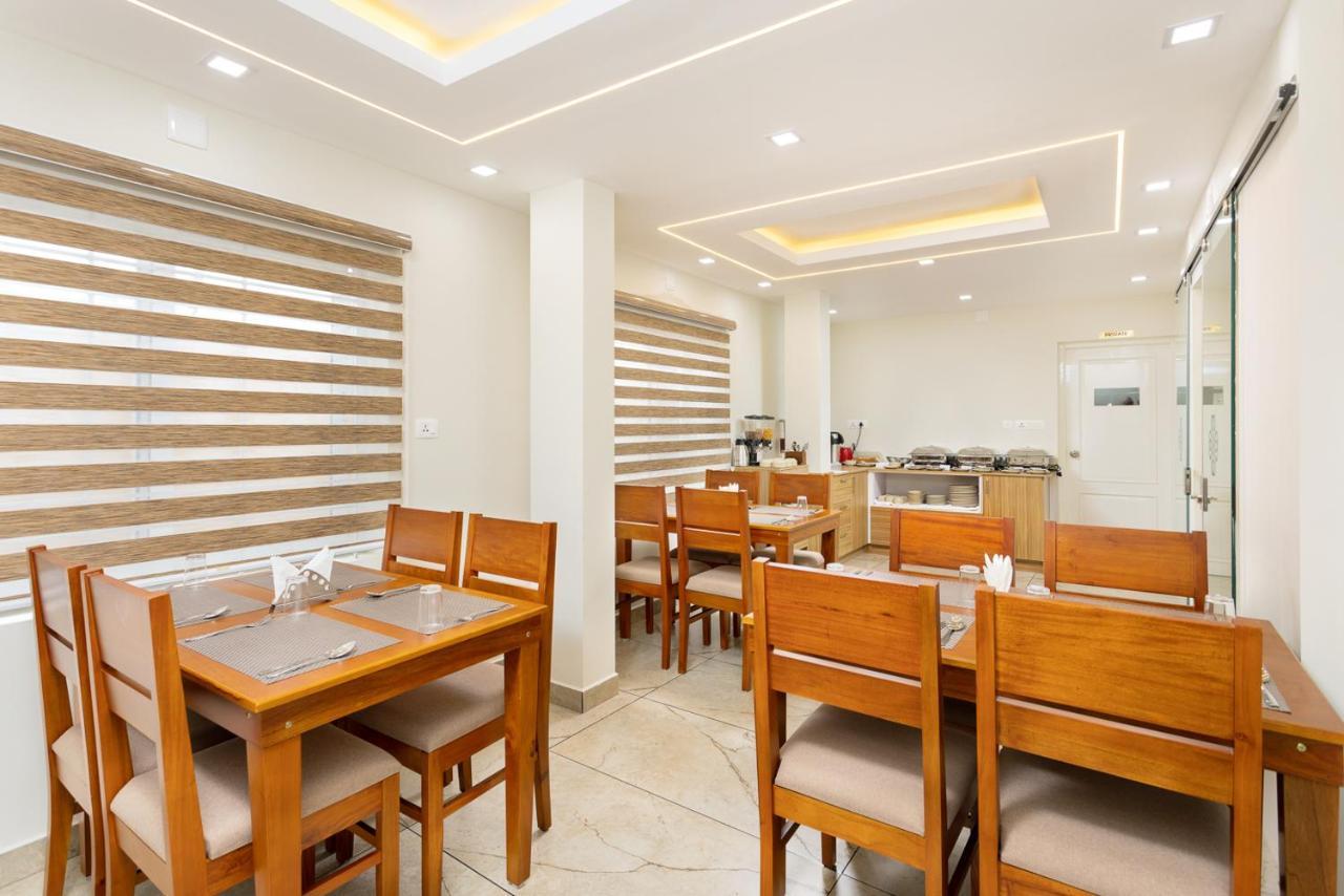 Esaa Airport Hotel Kochi Kültér fotó